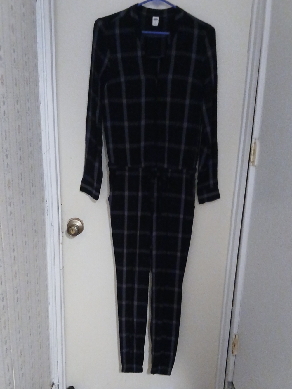 OLD Navy Plaid Long Sleeve V neck  Jumpsuit in Black & Grey